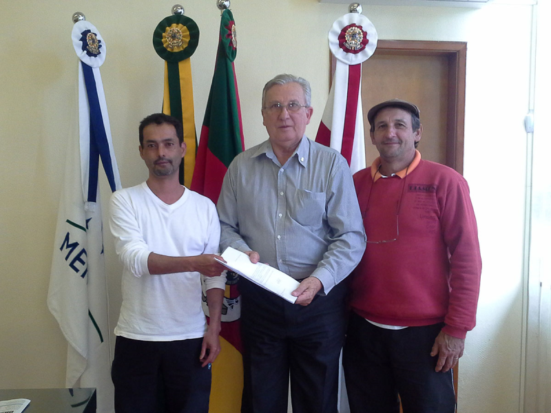 MEMBROS DA ASSOCIAÇÃO DE ÁGUA DE ESQUINA JOST SE REÚNEM COM EXECUTIVO